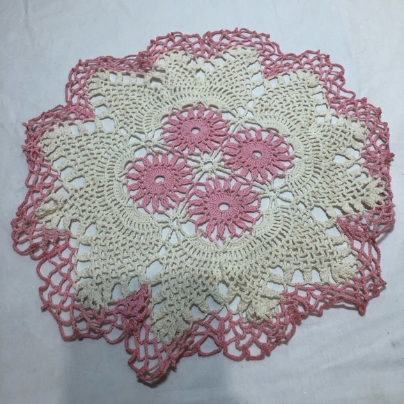 Vintage Doilies 2 handmade - Picture 3 of 10
